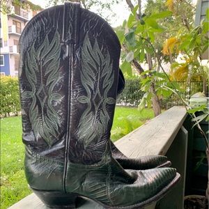 Green Tony Lama Women’s Cowboy boots.